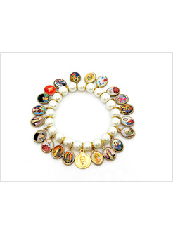 BRACCIALE ELASTICO PERLE BIANCHE CON MEDAGLIE SANTI