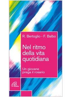 NEL RITMO DELLA VITA QUOTIDIANA UN GIOVANE PREGA IL ROSARIO