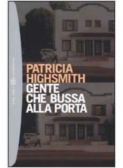 GENTE CHE BUSSA ALLA PORTA