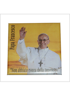 CALAMITATO PAPA FRANCESCO CM 6,5 X 6,5